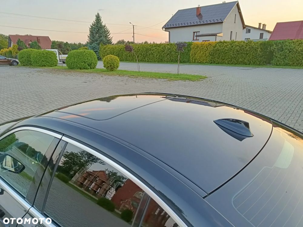 BMW Seria 3 330i xDrive Sport Line - 14