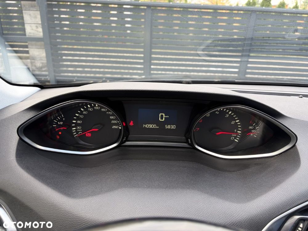 Peugeot 308 1.2 PureTech GPF Allure S&S - 15