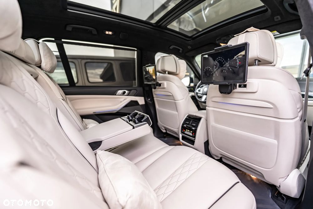 BMW X7 M50i sport - 35
