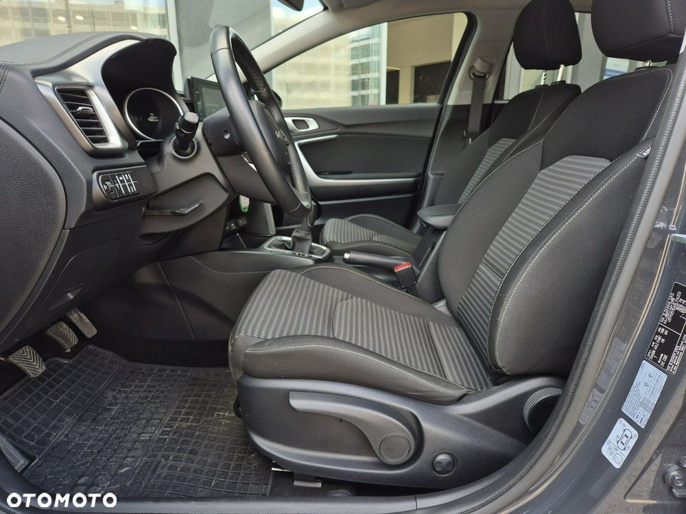 Kia Ceed - 11