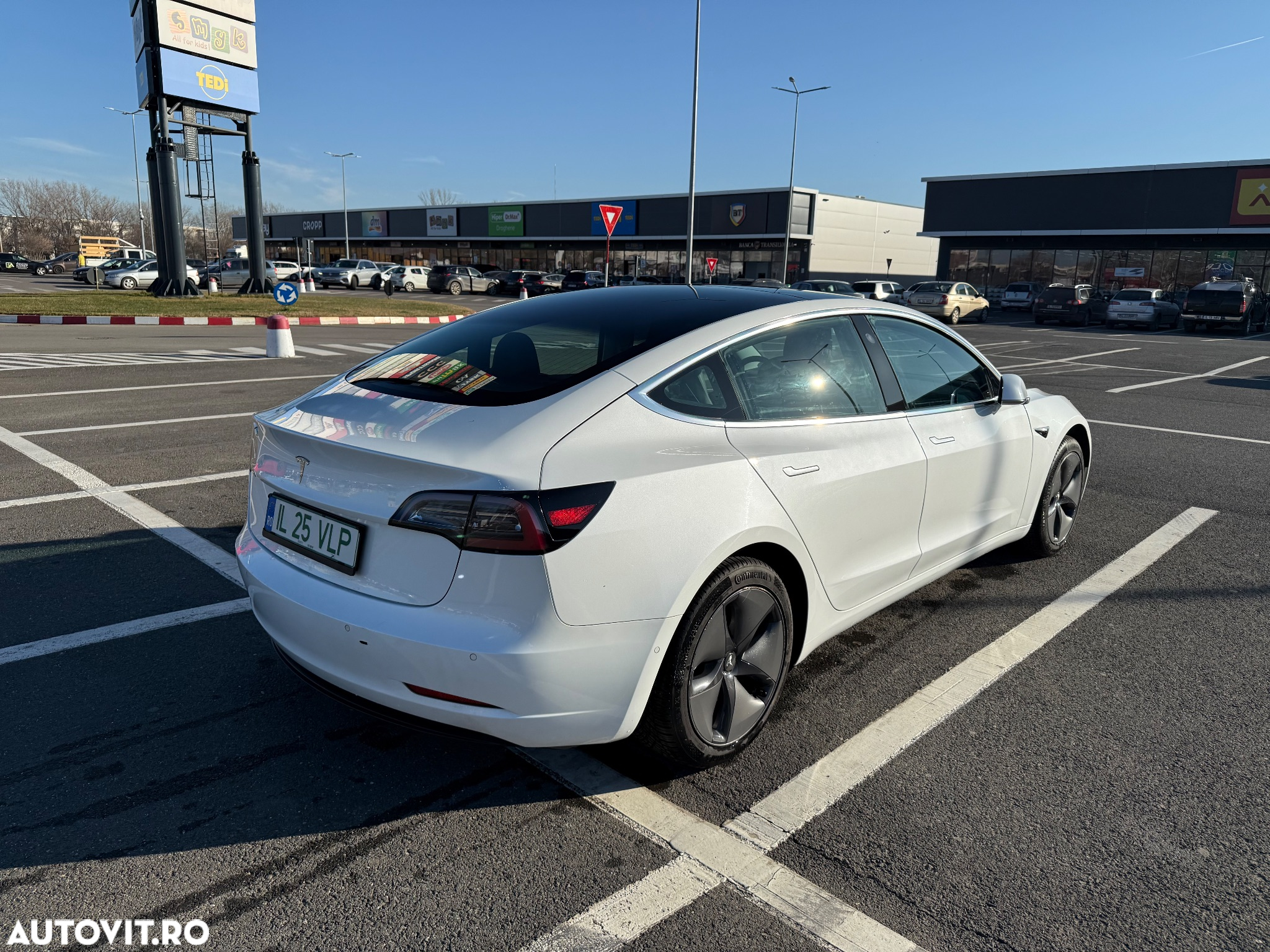 Tesla Model 3 - 4
