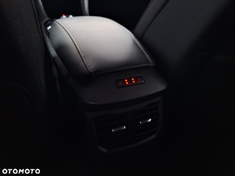 Ford Mondeo 2.0 EcoBlue Titanium - 28