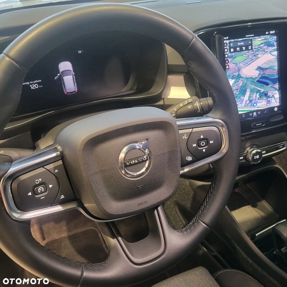 Volvo XC 40 B3 Plus Dark - 23