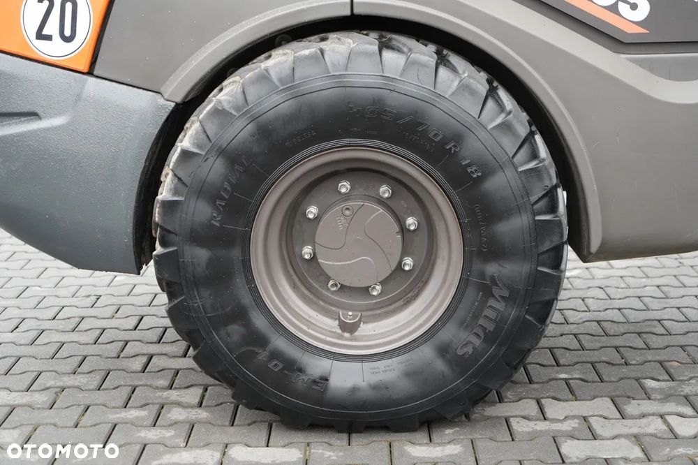 Hitachi ZW95  / ŁADOWARKA KOŁOWA  / 2020 R / WIDŁY DO PALET - 25