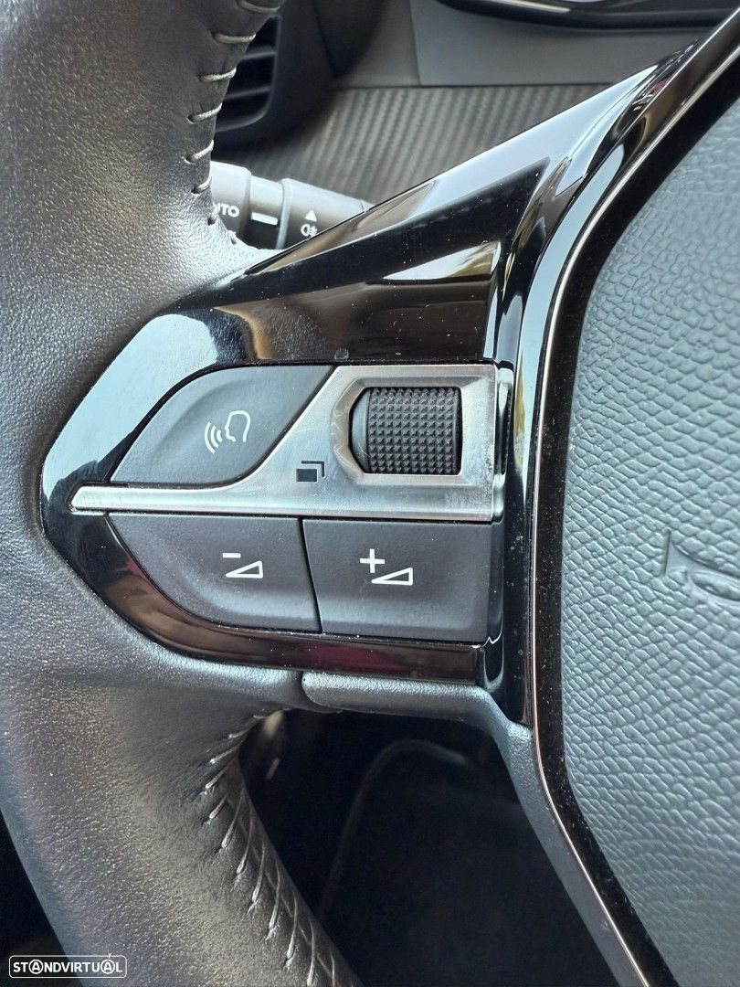 Peugeot 2008 1.5 BlueHDi Allure Pack - 23