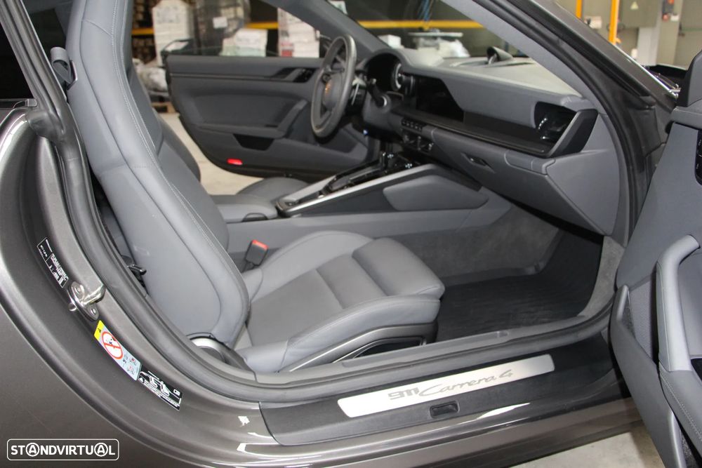 Porsche 911 (992) Carrera 4 PDK - 25
