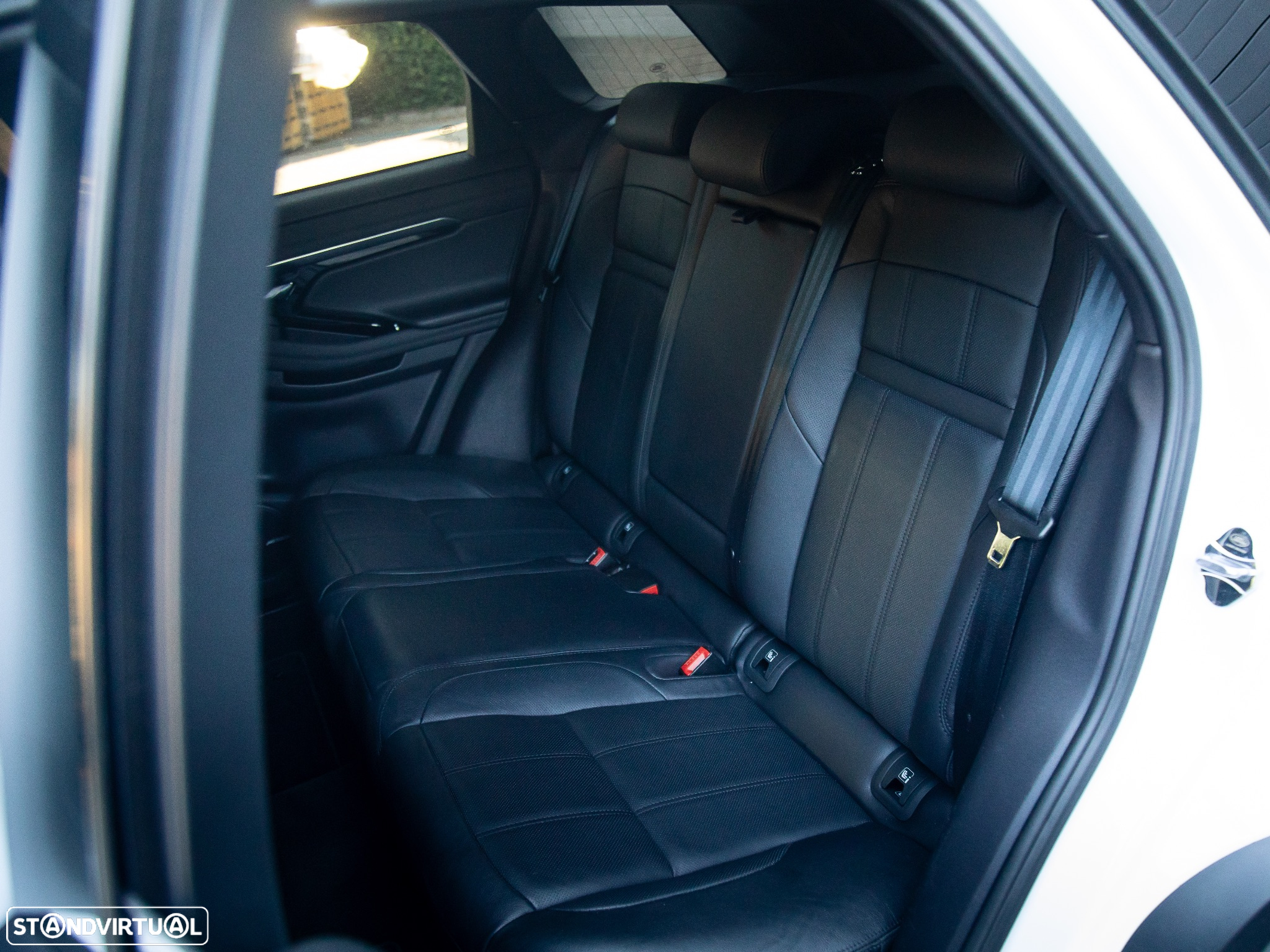 Land Rover Range Rover Evoque 1.5 P300e AWD R-Dynamic Auto - 24