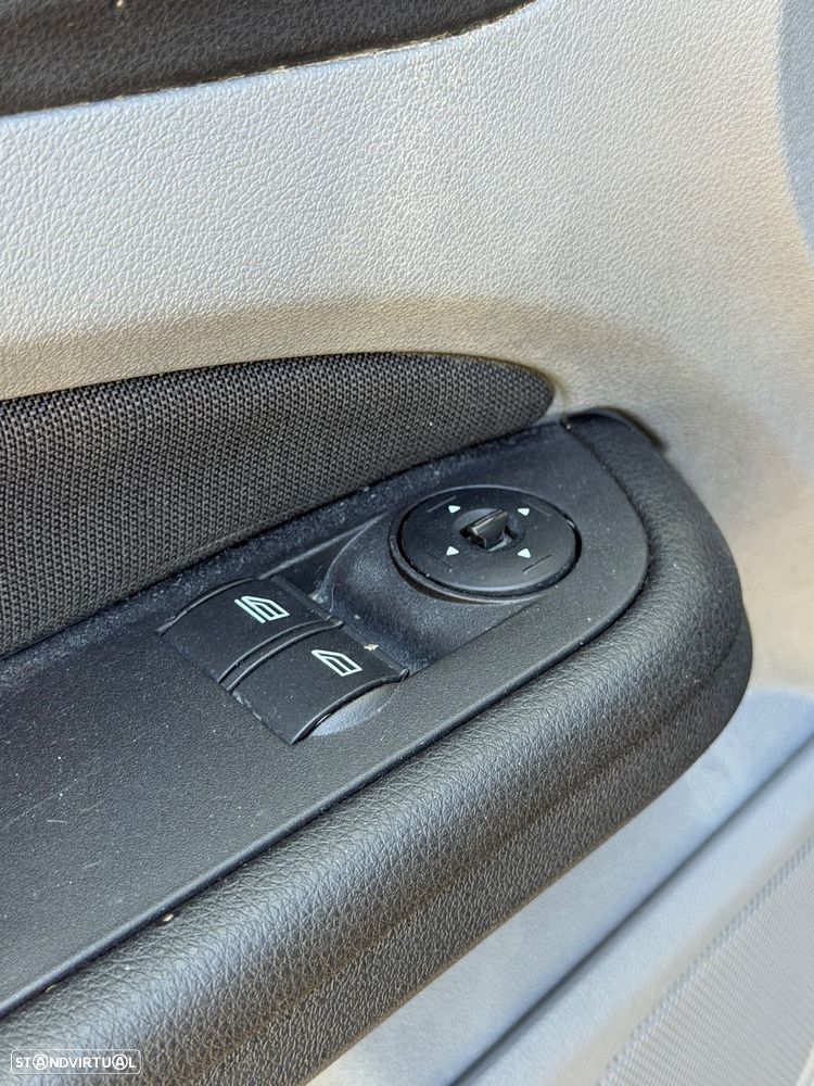 Ford Focus SW 1.6 TDCi Titanium - 9