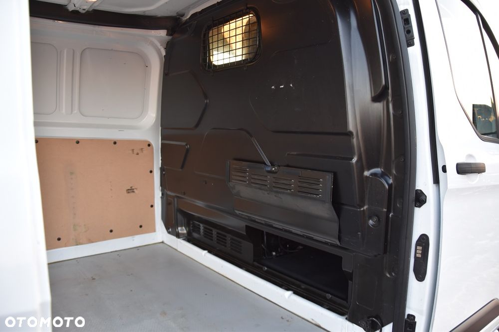 Ford TRANSIT CUSTOM 300 L2H1 - 18