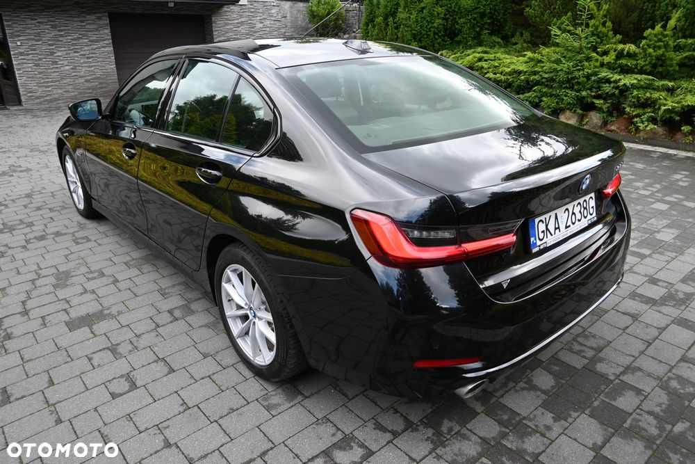 BMW Seria 3 320e Sport Line - 4
