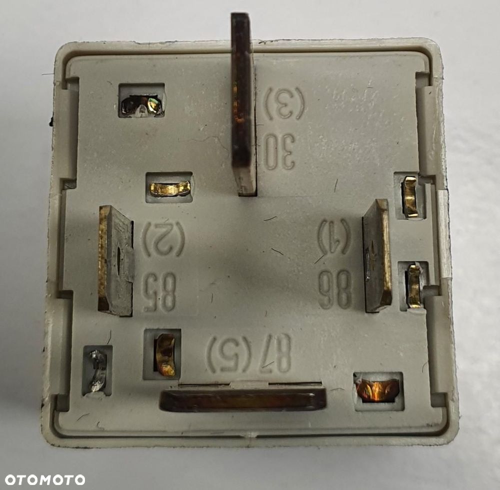 PRZEKAŹNIK 370 VW PASSAT B5 8D0951253 - 2