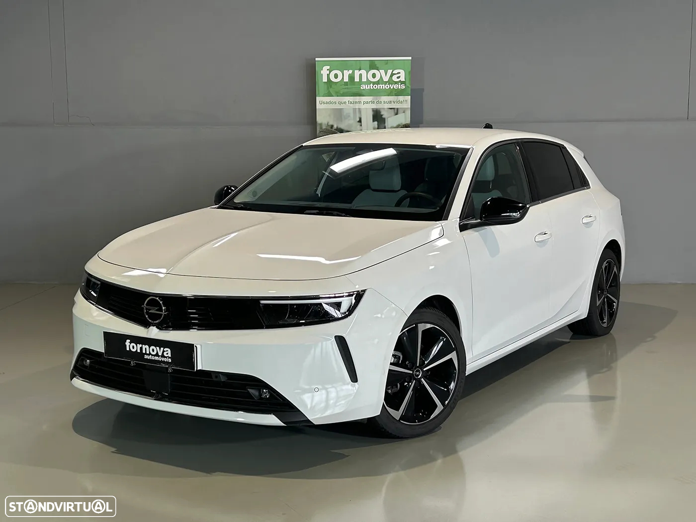 Opel Astra 1.2 T Elegance - 2