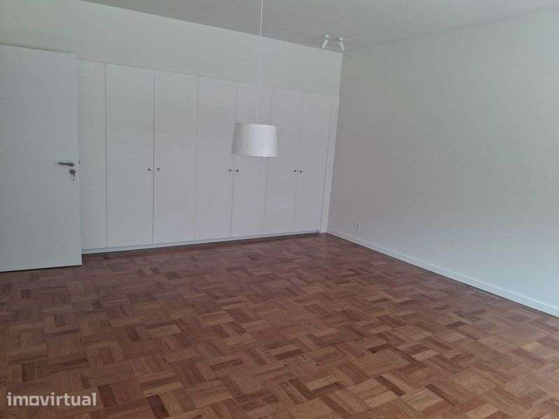 T3 renovado junto ao Metro do Campo Alegre Porto - Grande imagem: 4/12