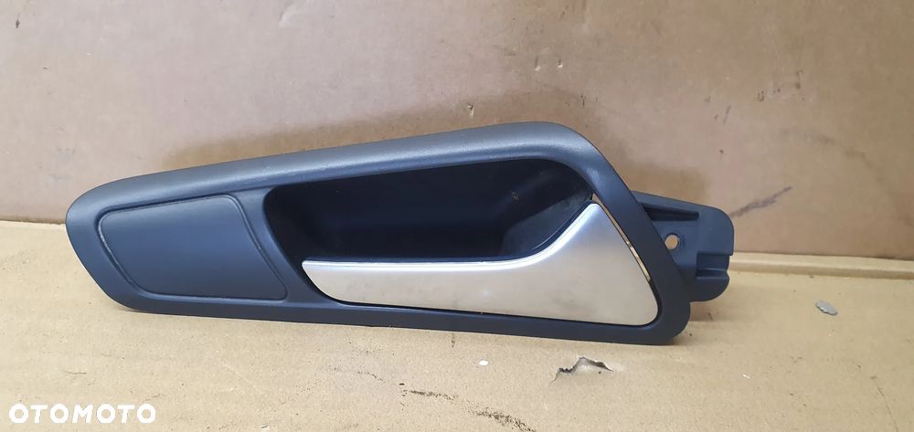 Klamka wewnętrzna prawy przód przednia prawa VW Passat B6 3C1837114 - 1