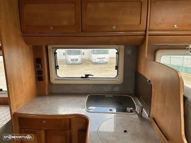 Rapido Serie 9m 985F  Cama Garagem - 11
