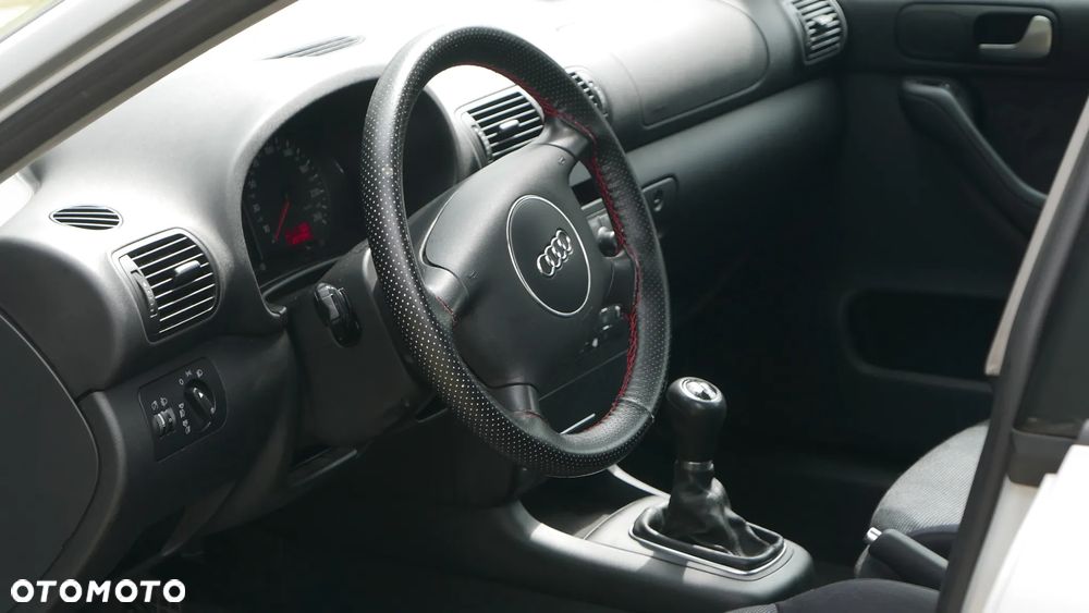 Audi A3 Sportback 1.6 Ambiente - 35