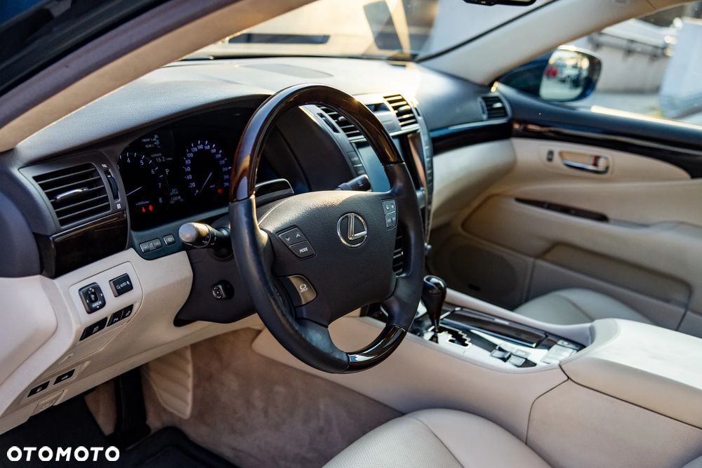 Lexus LS 460 Prestige - 27