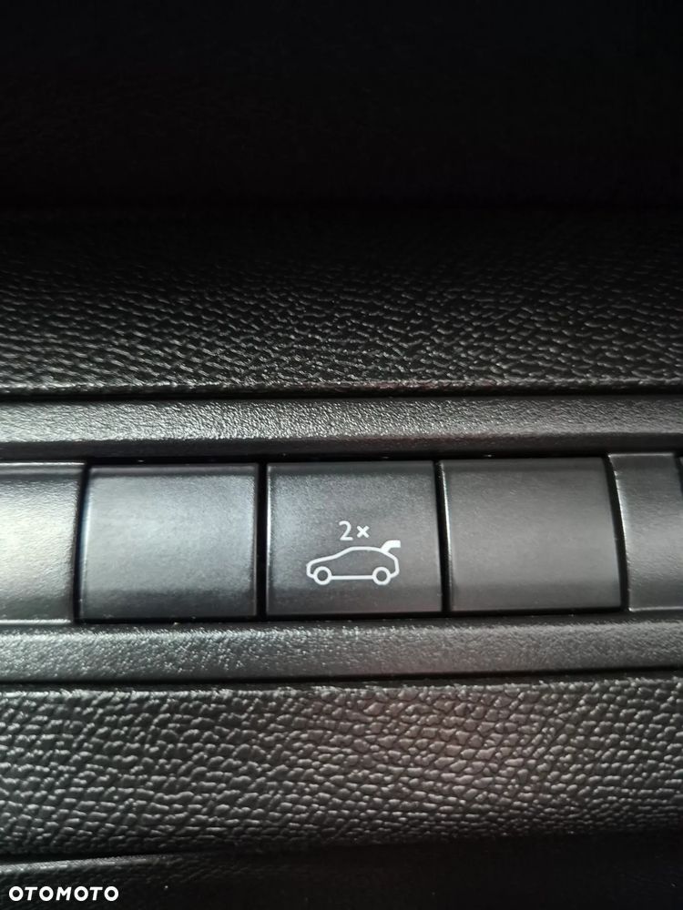 Peugeot 5008 1.6 BlueHDI Allure S&S EAT6 - 16