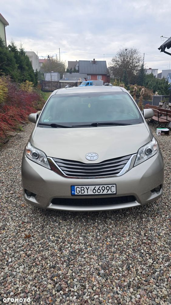 Toyota Sienna 3.5 XLE AWD - 1