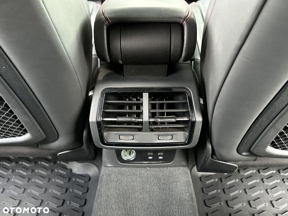 Audi Q3 RS S tronic - 36