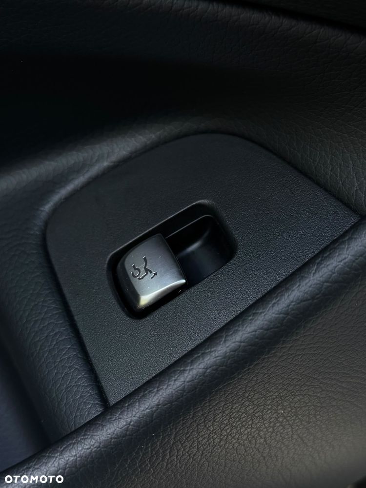 Mercedes-Benz Klasa E 220 d 9G-TRONIC - 17