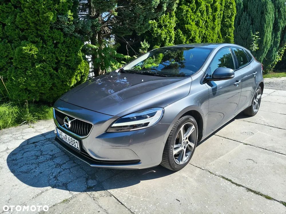 Volvo V40 T2 Linje Svart - 1