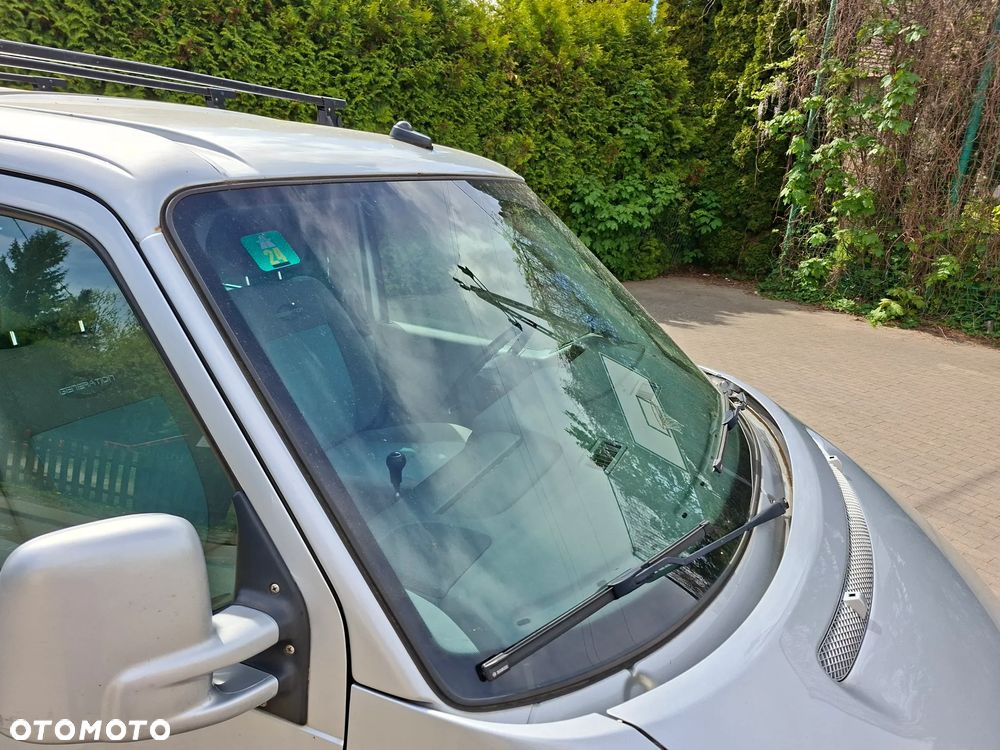 Volkswagen Multivan - 32