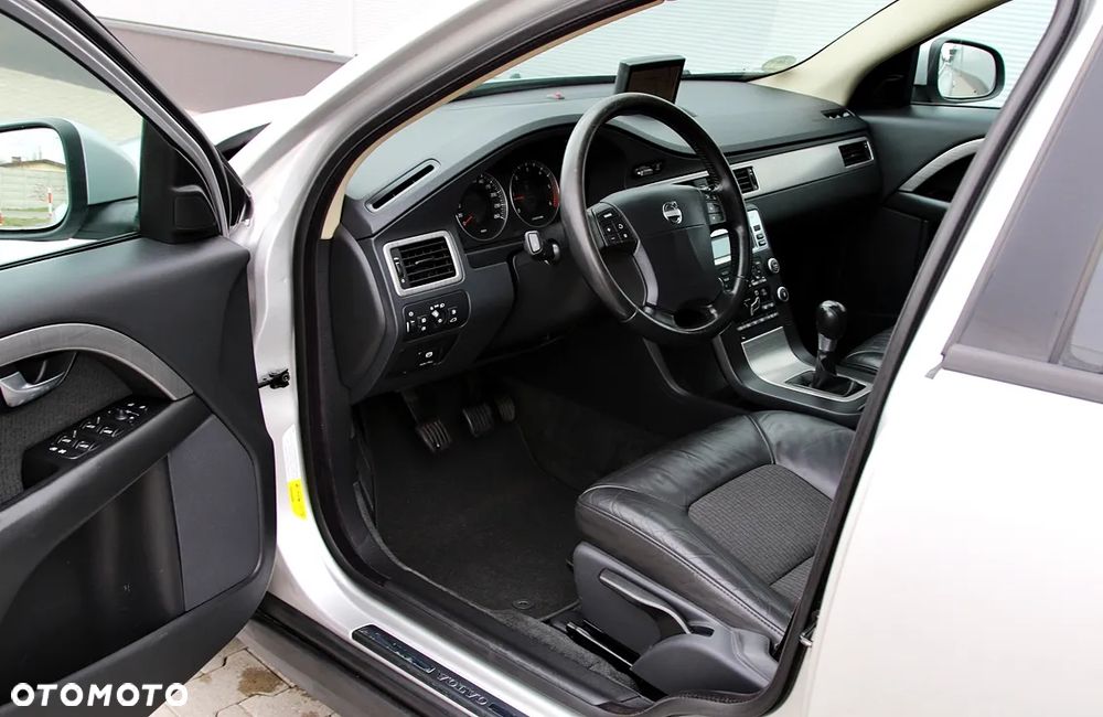 Volvo V70 2.4D Momentum - 11