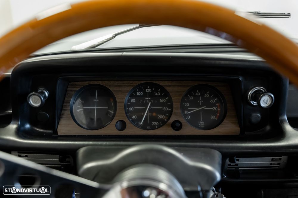 BMW 2002 - 14