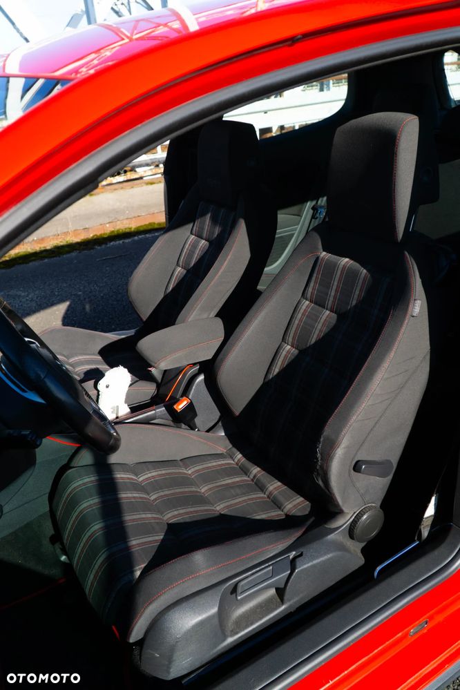 Volkswagen Golf - 7
