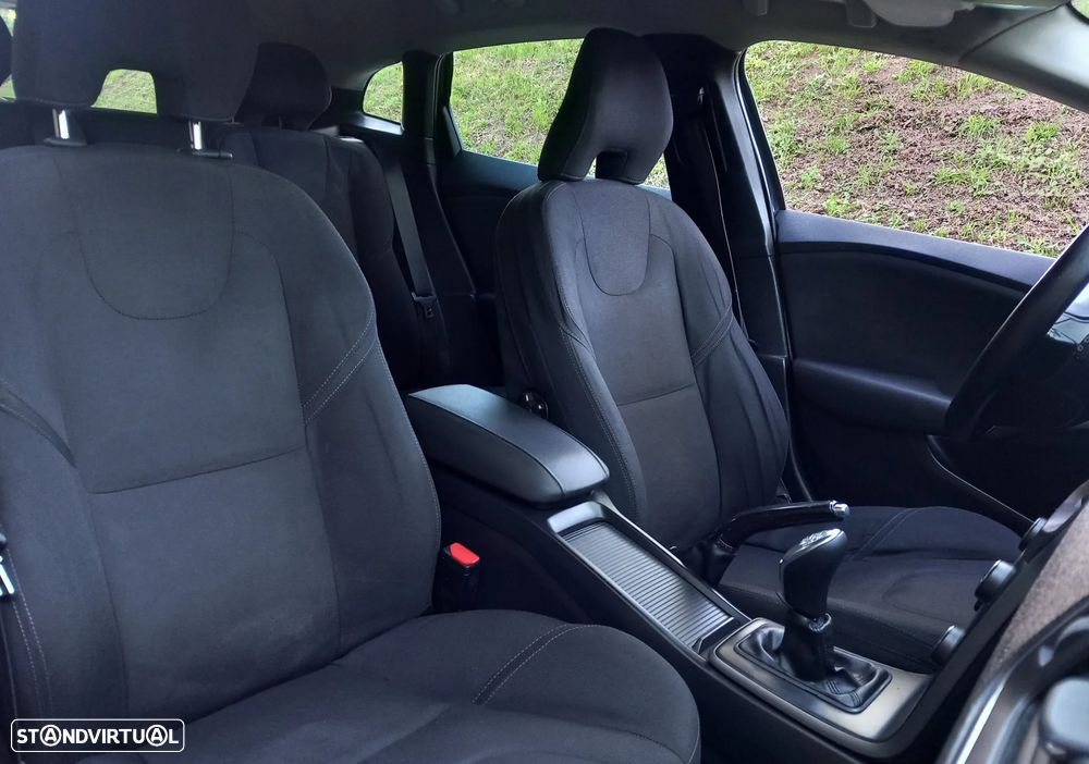 Volvo V40 D2 Summum - 11