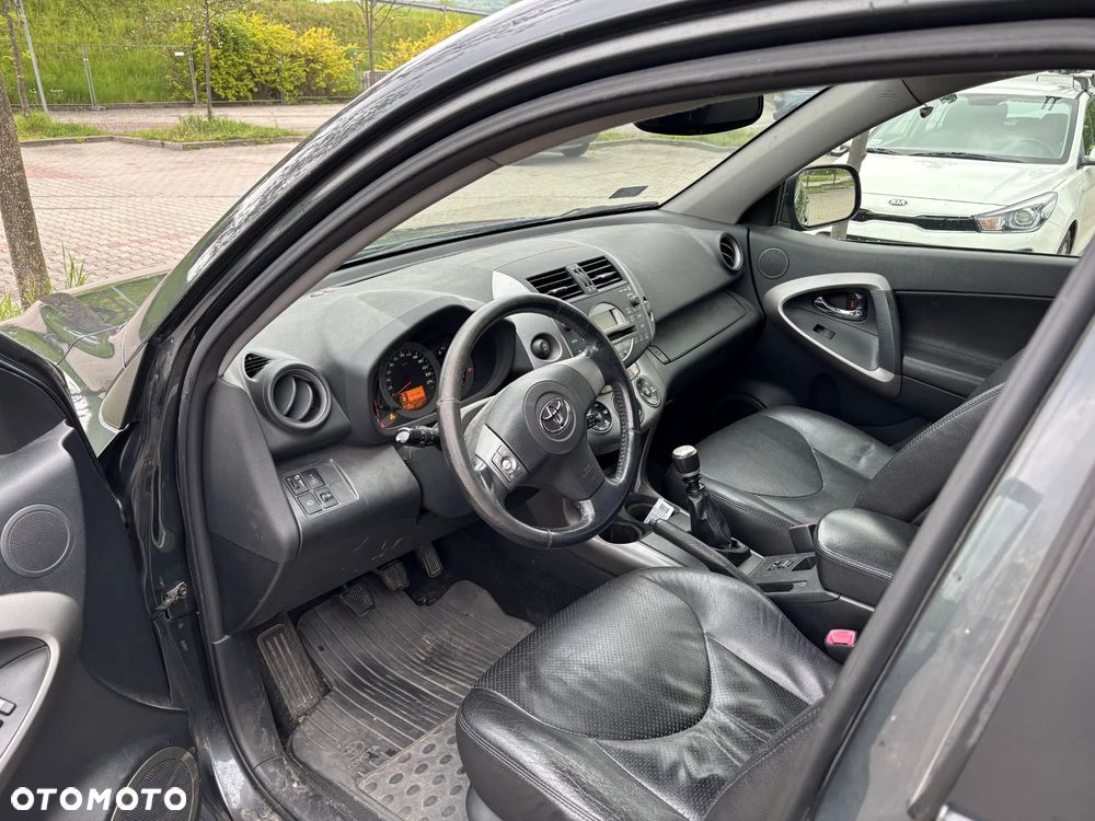 Toyota RAV4 2.2 D-4D Premium - 9