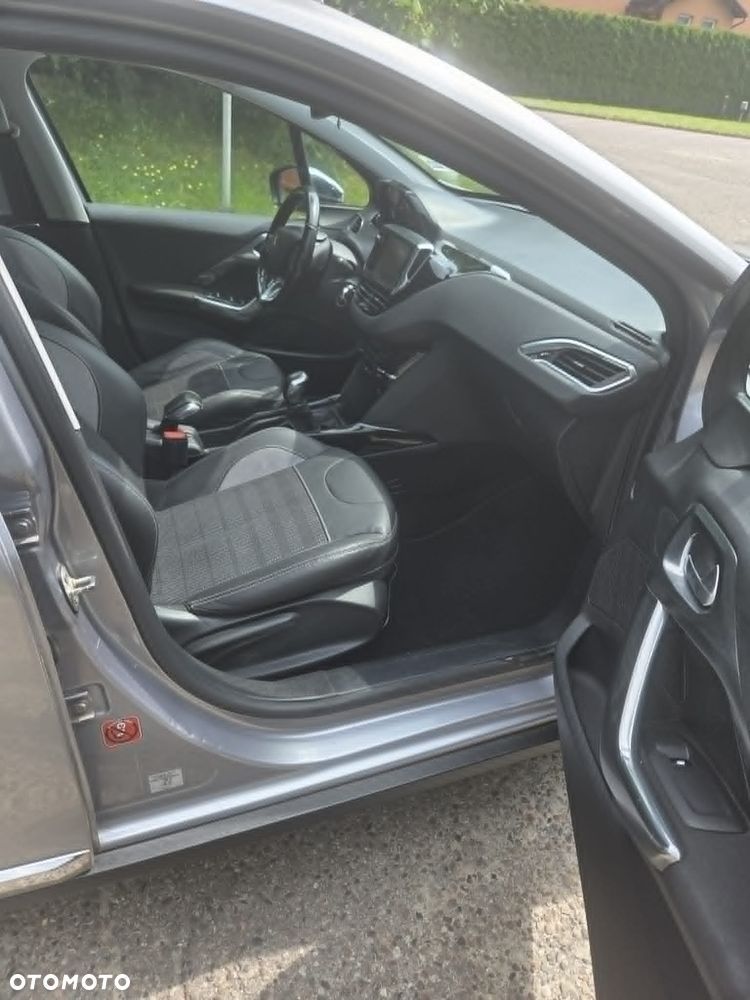 Peugeot 2008 1.2 Pure Tech Style EU6 - 11