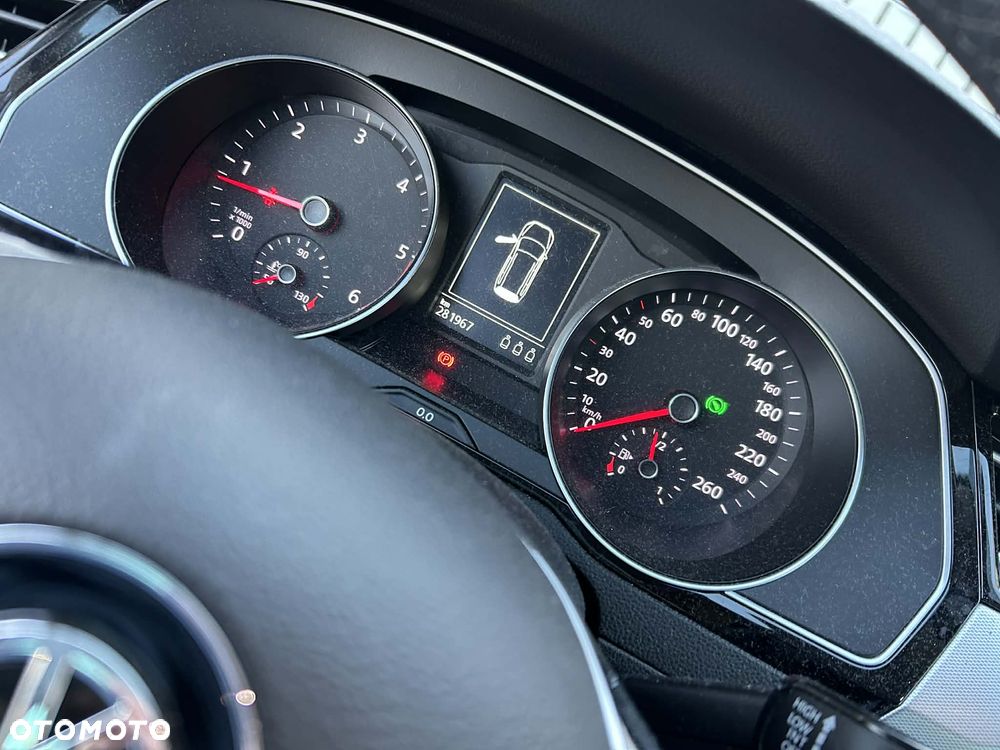 Volkswagen Passat 1.6 TDI SCR DSG Comfortline - 2