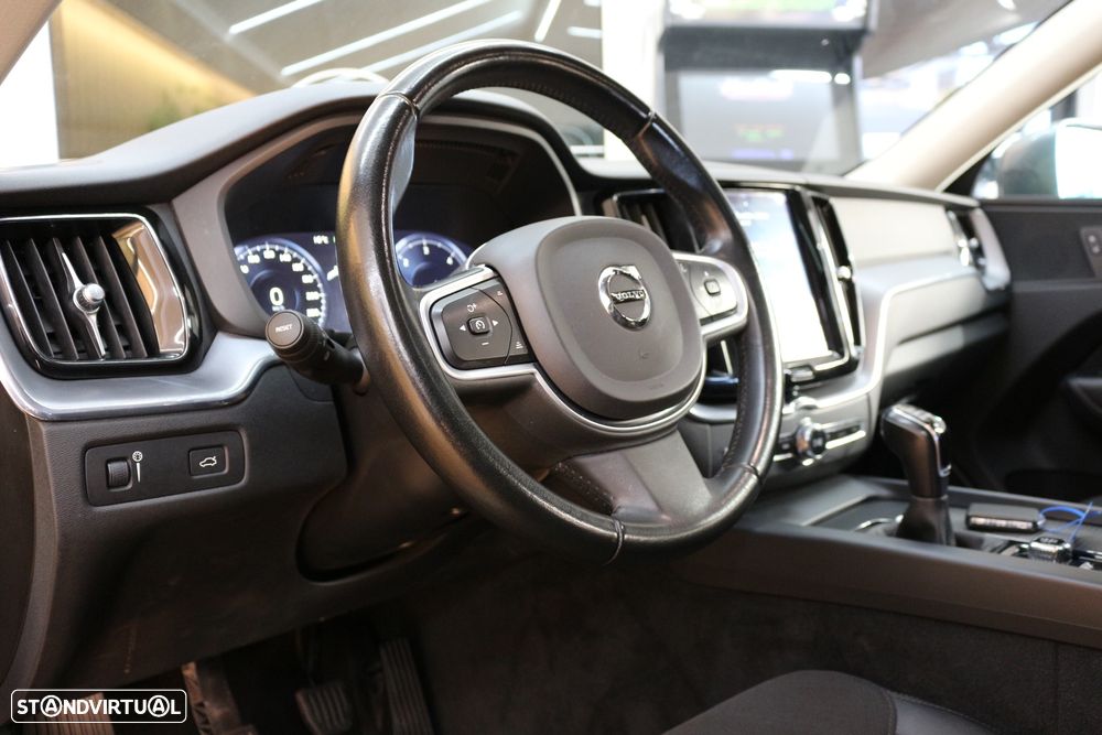 Volvo XC 40 2.0 D3 Momentum Plus - 42