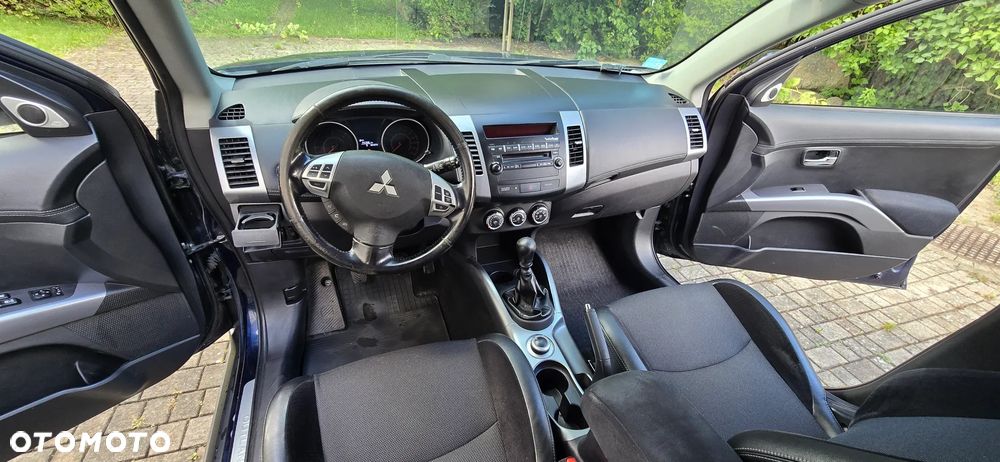 Mitsubishi Outlander - 12