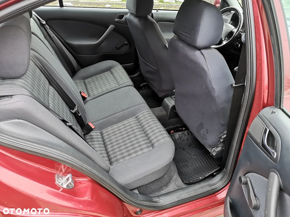 Skoda Octavia 1.6 Ambiente - 13