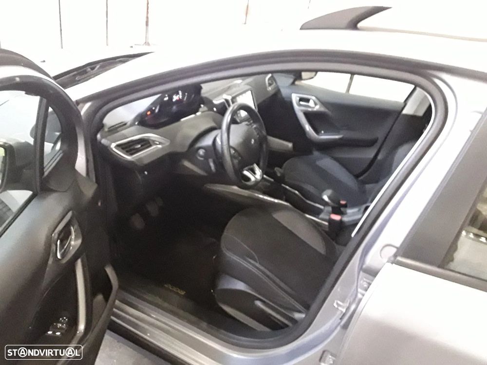 Peugeot 2008 1.6 BlueHDi Allure - 4