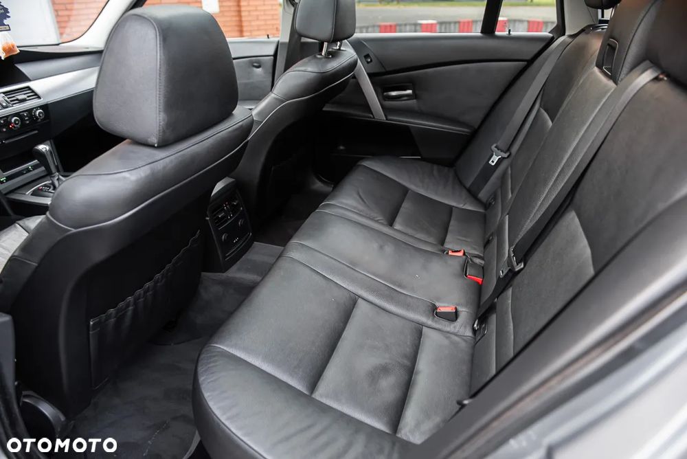 BMW Seria 5 523i Touring - 25
