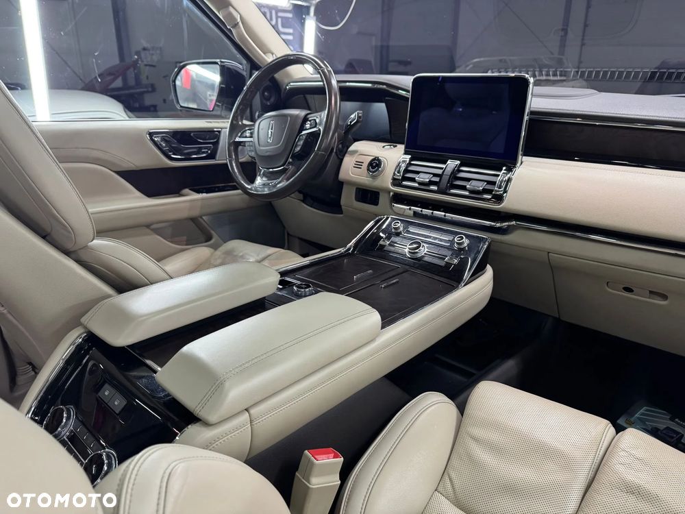 Lincoln Navigator - 12