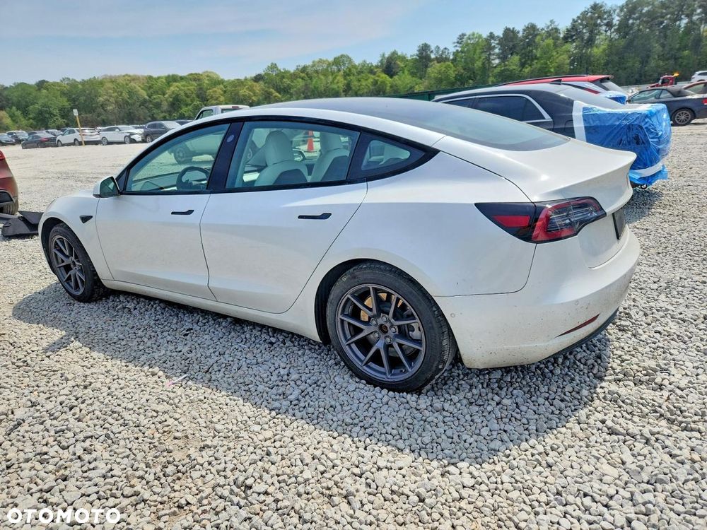 Tesla Model 3 - 3