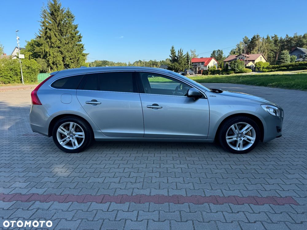 Volvo V60 D6 AWD Plug-in Hybrid Summum - 10