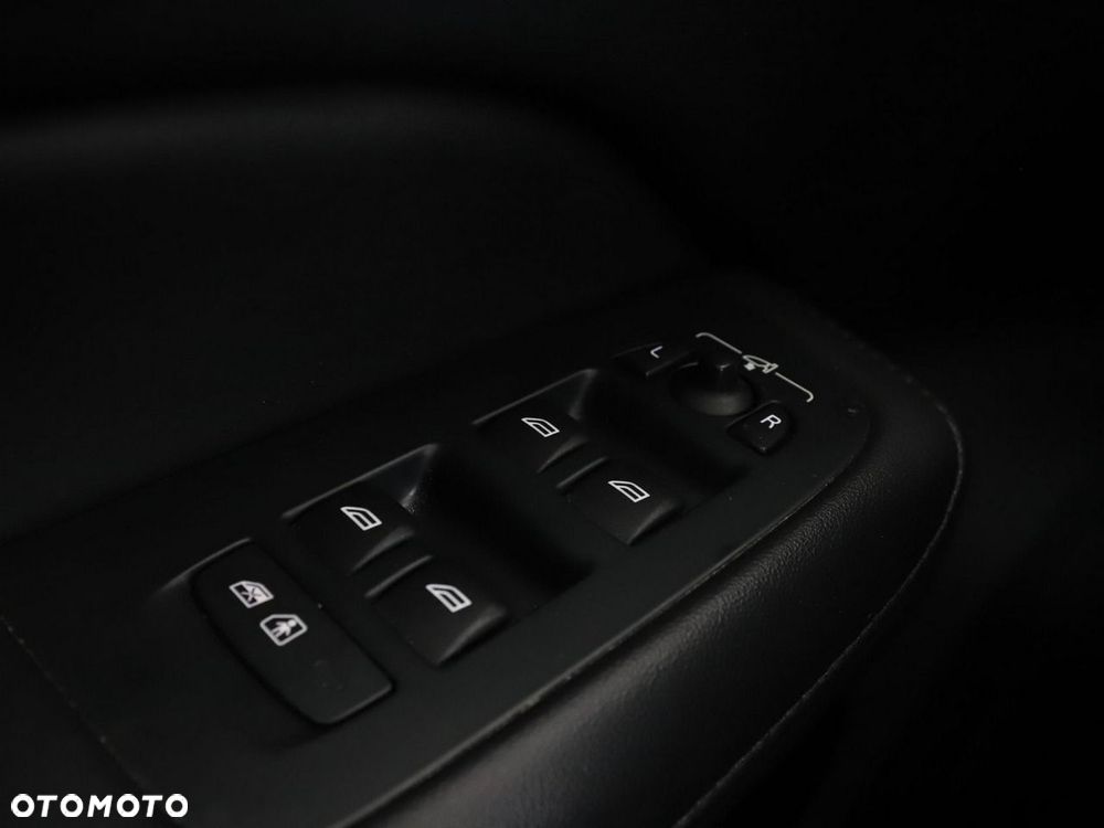 Volvo V60 B4 B Plus Bright - 34