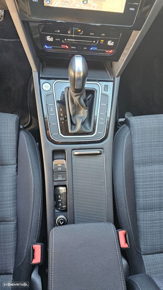 VW Passat Variant 2.0 TDi Business DSG - 24