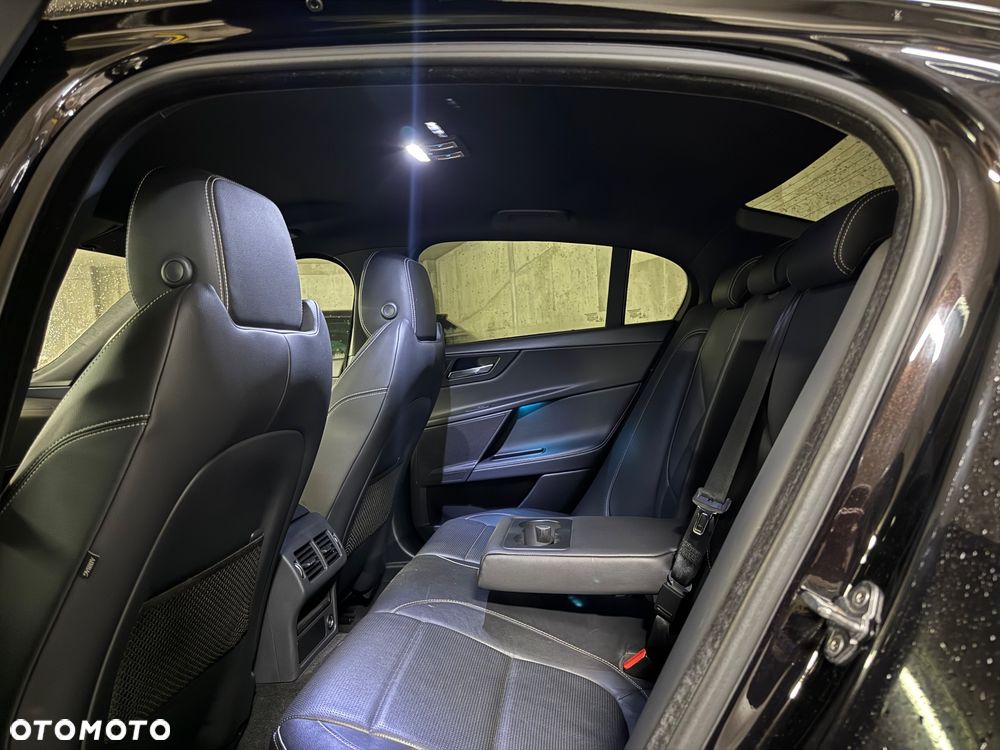 Jaguar XE - 20