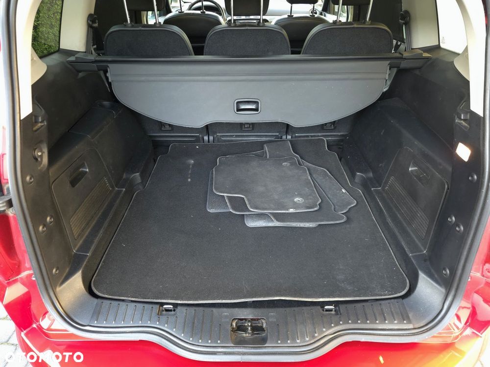 Ford S-Max - 34