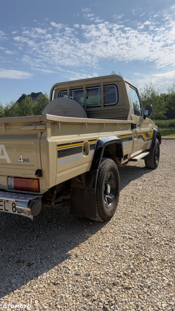 Toyota Land Cruiser - 16