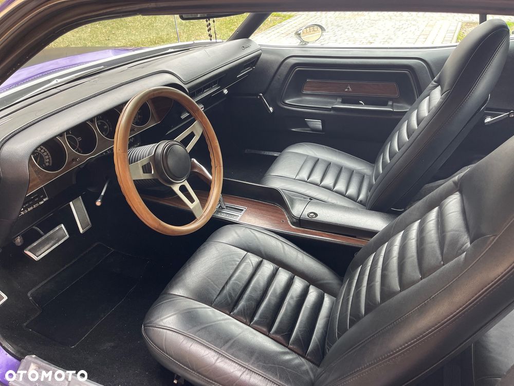 Dodge Challenger - 18