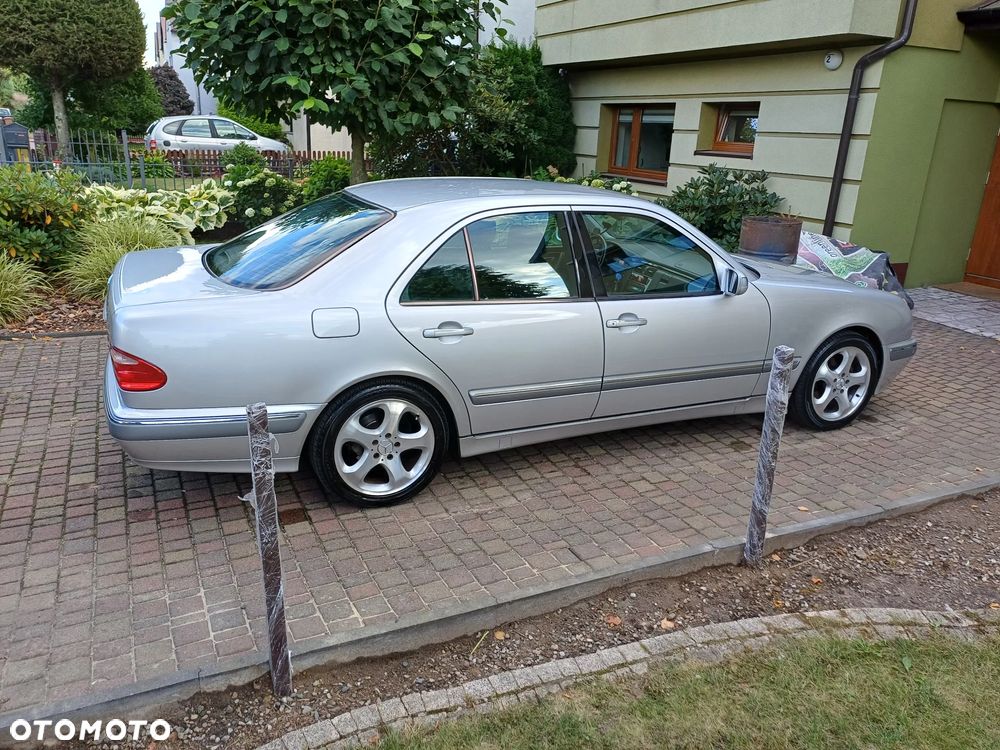 Mercedes-Benz Klasa E - 9