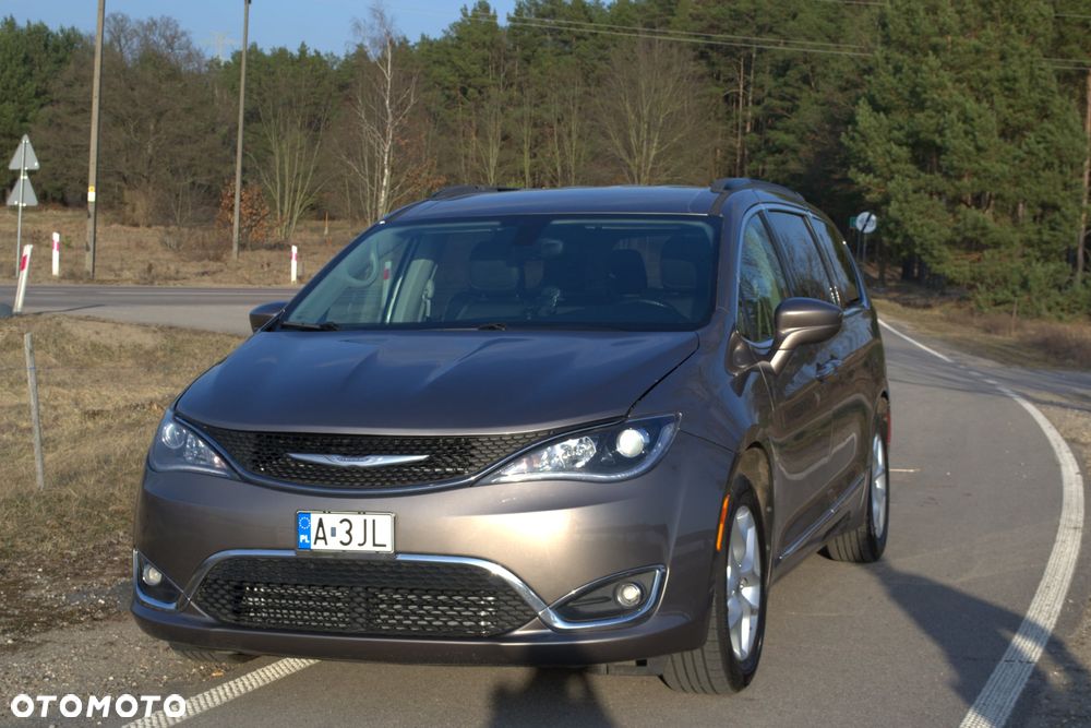 Chrysler Pacifica - 1